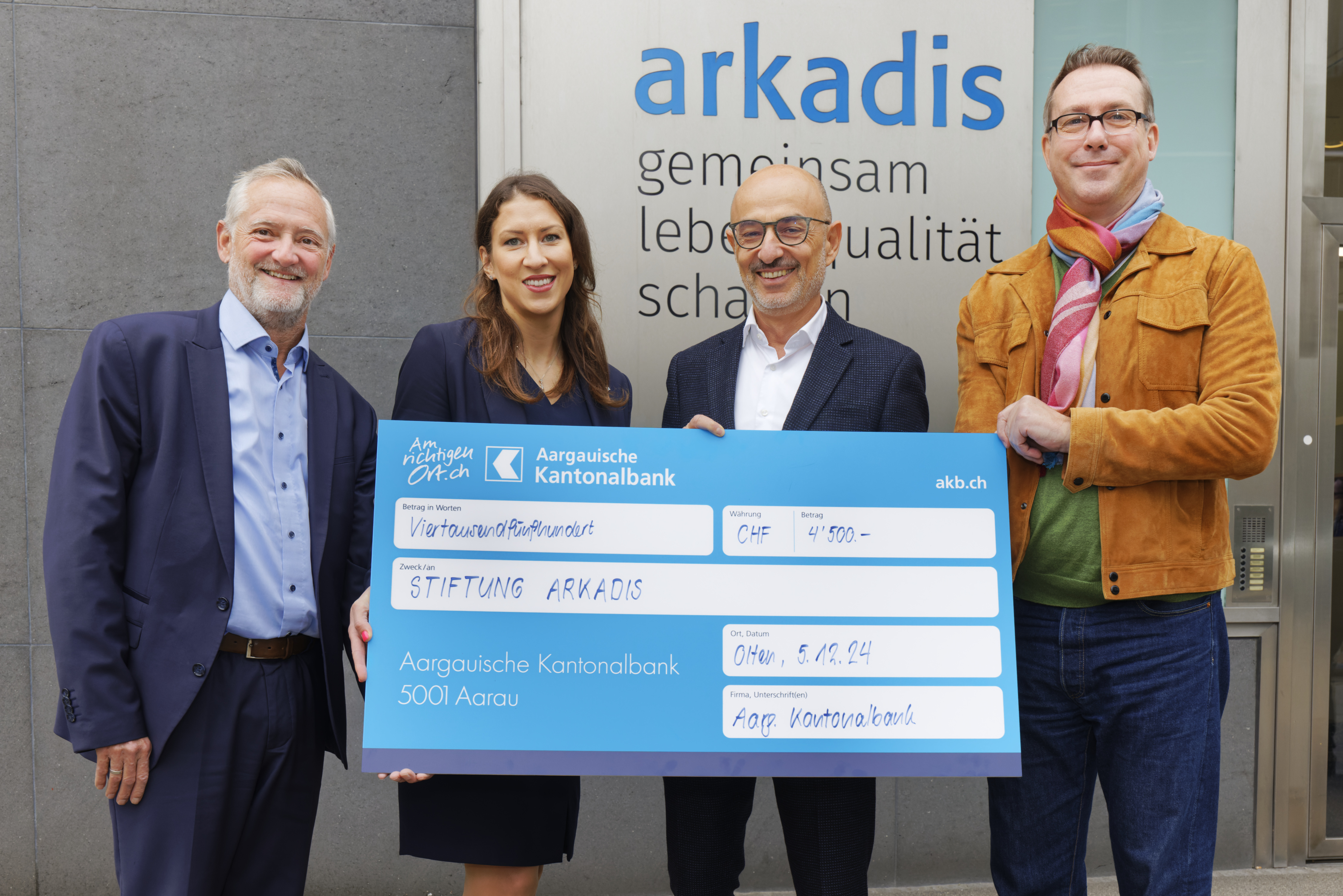 Weihnachtsspende für die Stiftung Arkadis